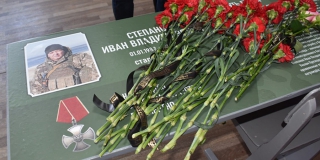 В сельской школе Базарно-Карабулакского района открыли Парту Героя спецоперации