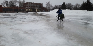 Ледяной период: в Саратовской области после дождя закрывали школы и аэропорт