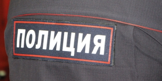 Житель Краснокутского района напал на полицейского и порвал ему форму