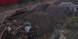 Скоростной трамвай. На пути маршрута №9 сбросили строительный мусор Скоростной трамвай. На пути маршрута №9 сбросили строительный мусор