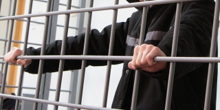 В Саратове угонщик не смог завести «Приору» и сжег ее. Ожидается суд В Саратове угонщик не смог завести «Приору» и сжег ее. Ожидается суд