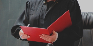 В Саратове экс-директору охранного предприятия вынесли приговор за получение подкупа В Саратове экс-директору охранного предприятия вынесли приговор за получение подкупа