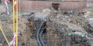 Жильцы дома на Строителей жалуются на раскопанный двор и отсутствие горячей воды Жильцы дома на Строителей жалуются на раскопанный двор и отсутствие горячей воды