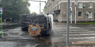 На Вольской «ГАЗель» опрокинулась после ДТП с «Нивой». Полиция ищет очевидцев На Вольской «ГАЗель» опрокинулась после ДТП с «Нивой». Полиция ищет очевидцев