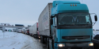 В Саратов запретят въезжать грузовикам тяжелее 10 тонн В Саратов запретят въезжать грузовикам тяжелее 10 тонн