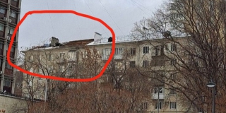 Жители дома на Бабушкином Взвозе остались зимой без крыши Жители дома на Бабушкином Взвозе остались зимой без крыши