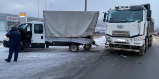 Дальнобойщик из Саратова сбил земляка под Рязанью после ДТП с самосвалом Дальнобойщик из Саратова сбил земляка под Рязанью после ДТП с самосвалом