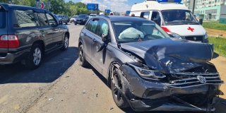 В Волжском районе столкнулись два «Фольксвагена»: водители в больнице В Волжском районе столкнулись два «Фольксвагена»: водители в больнице