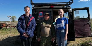 Активисты из Саратовской области доставили «УАЗ» с гуманитаркой бойцам СВО Активисты из Саратовской области доставили «УАЗ» с гуманитаркой бойцам СВО