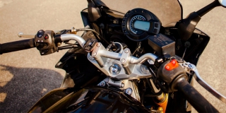 В Энгельсе пьяный мотоциклист без прав устроил ДТП: его отправили в колонию В Энгельсе пьяный мотоциклист без прав устроил ДТП: его отправили в колонию