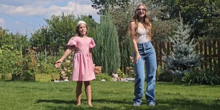 «Хочу не лабубу, а медвежонка!». В Саратове сняли клип про «русских девчонок» «Хочу не лабубу, а медвежонка!». В Саратове сняли клип про «русских девчонок»