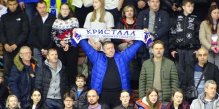 «Кристалл» расстался с тремя опытными хоккеистами «Кристалл» расстался с тремя опытными хоккеистами