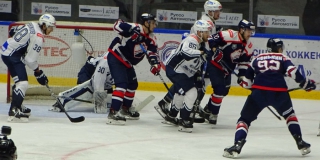 «Кристалл» в гостях не забросил шайб «Югре» «Кристалл» в гостях не забросил шайб «Югре»