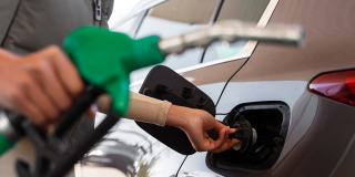 В Саратовской области подешевел бензин марки АИ-92, остальные подорожали В Саратовской области подешевел бензин марки АИ-92, остальные подорожали