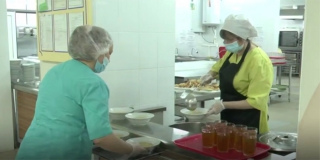 В саратовских городах и селах вводят бесплатное питание в школах. Полный список В саратовских городах и селах вводят бесплатное питание в школах. Полный список