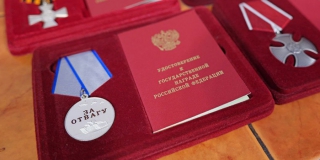 Саратовца наградили медалью за отвагу в ходе боевых действий на территории ДНР Саратовца наградили медалью за отвагу в ходе боевых действий на территории ДНР