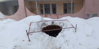 Глава СК потребовал завести дело из-за падения 11-летней девочки в люк Глава СК потребовал завести дело из-за падения 11-летней девочки в люк