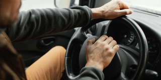 В Энгельсе пьяный водитель представился военным и пытался подкупить полицейского В Энгельсе пьяный водитель представился военным и пытался подкупить полицейского