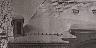 Дочери олигарха Курихина грозит штраф за неочищенную крышу БЦ «Атлант» Дочери олигарха Курихина грозит штраф за неочищенную крышу БЦ «Атлант»