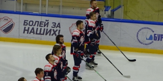 «Кристалл» дома пропустил три шайбы и проиграл «Химику» «Кристалл» дома пропустил три шайбы и проиграл «Химику»