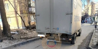 На Ароновой водитель «ГАЗели» сбил пенсионера На Ароновой водитель «ГАЗели» сбил пенсионера