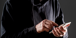 «Сотрудник ФСБ» по телефону убедил саратовчанку отдать почти 6 млн «Сотрудник ФСБ» по телефону убедил саратовчанку отдать почти 6 млн