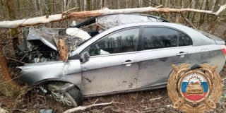 В Саратовской области два человека пострадали в результате съезда машин с дороги В Саратовской области два человека пострадали в результате съезда машин с дороги