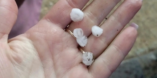 На Балаково обрушился сильный град На Балаково обрушился сильный град