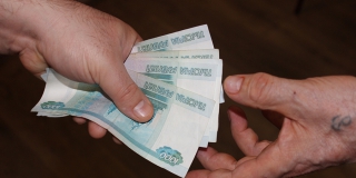 Аткарчанин просил за взятку простить родственнику нападение на полицейского Аткарчанин просил за взятку простить родственнику нападение на полицейского