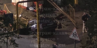 На Производственной «Жигули» провалились в коммунальную яму На Производственной «Жигули» провалились в коммунальную яму