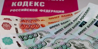 В Балакове водитель ждет суда за подкуп инспектора при перевозке авто из Китая В Балакове водитель ждет суда за подкуп инспектора при перевозке авто из Китая