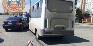 В Балакове два пассажира маршрутки пострадали в ДТП с легковушкой В Балакове два пассажира маршрутки пострадали в ДТП с легковушкой