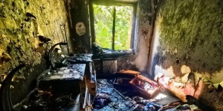 Из горящего дома на Шелковичной спасли 10 человек Из горящего дома на Шелковичной спасли 10 человек