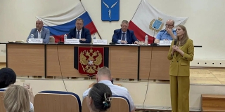 В минстрое прошла встреча с пайщиками недостроенных домов в Авиаторе В минстрое прошла встреча с пайщиками недостроенных домов в Авиаторе