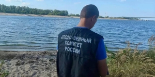 В Балакове неизвестный мужчина утонул в Волге В Балакове неизвестный мужчина утонул в Волге