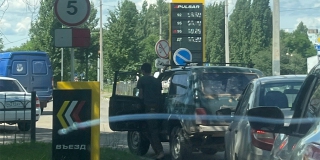 В Саратовской области отменят штрафы водителям из очередей на АЗС В Саратовской области отменят штрафы водителям из очередей на АЗС