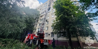 Из-за пожара в доме на Верхней эвакуировали 10 взрослых и одного ребенка Из-за пожара в доме на Верхней эвакуировали 10 взрослых и одного ребенка
