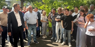 Беспилотник попал в многоквартирный дом в Саратове: есть пострадавшие Беспилотник попал в многоквартирный дом в Саратове: есть пострадавшие