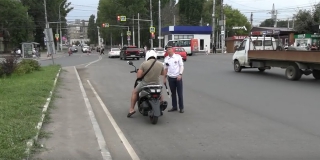 В Саратове выявили больше 200 нарушителей ПДД на мототранспорте В Саратове выявили больше 200 нарушителей ПДД на мототранспорте