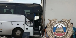 Женщина и девочка пострадали в столкновении автобуса и фуры под Красноармейском Женщина и девочка пострадали в столкновении автобуса и фуры под Красноармейском