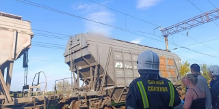В Гагаринском районе двух девочек ударило током на крыше поезда В Гагаринском районе двух девочек ударило током на крыше поезда