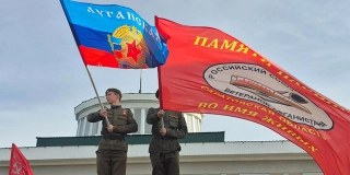 В Саратове прошли бронепробег и митинг в честь воссоединения Донбасса и России В Саратове прошли бронепробег и митинг в честь воссоединения Донбасса и России