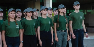 Команда саратовской школьницы победила в военно-патриотической игре Команда саратовской школьницы победила в военно-патриотической игре