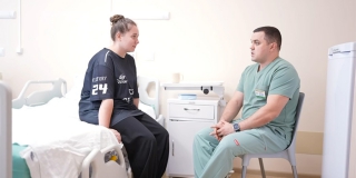 Саратовские медики спасли 20-летнюю пациентку с инсультом после экзамена Саратовские медики спасли 20-летнюю пациентку с инсультом после экзамена