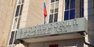 В Энгельсе главу УК оштрафовали за разрушения козырьков подъездов В Энгельсе главу УК оштрафовали за разрушения козырьков подъездов