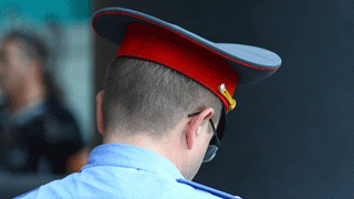 На Антонова под колеса легковушки угодил полисмен На Антонова под колеса легковушки угодил полисмен