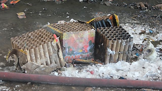 Местность у бывшего магазина пиротехники осматривают взрывотехники Местность у бывшего магазина пиротехники осматривают взрывотехники