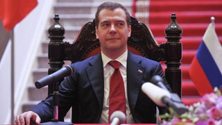 Медведев поздравил всех с тем, что обещанный конец света не наступил