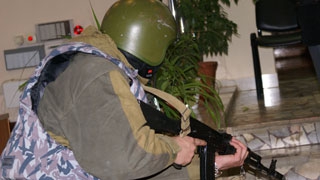 На Шелковичной силовики провели контратаку на «террористов»