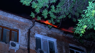 Из-за крупного пожара в центре Саратова эвакуированы все жители многоэтажки